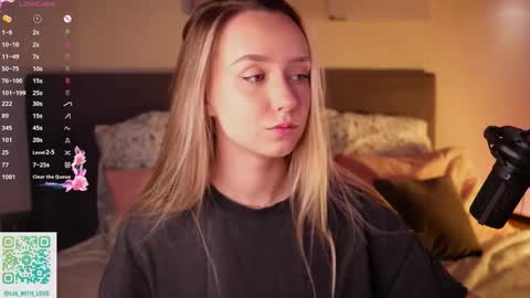 Snapshot of alodiaacomb chatting on 2, 12, 2025 Lia online show from 2, 12, 2025