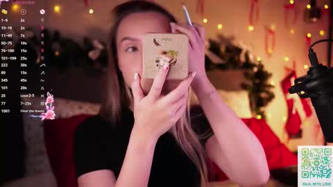 Snapshot of alodiaacomb chatting on 17, 12, 2025 Lia online show from 17, 12, 2025