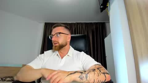 Alphaalexxx Lets reach Me 100 thumbs up online show from 20, 6, 2026