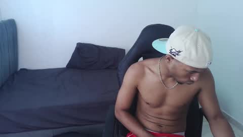 Snapshot of alphas_latins chatting on 21, 5, 2026 alphas_latins online show from 21, 5, 2026