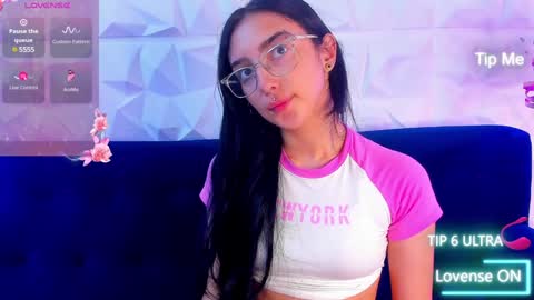 Snapshot of alys_molly chatting on 13, 12, 2024 sopie online show from 13, 12, 2024