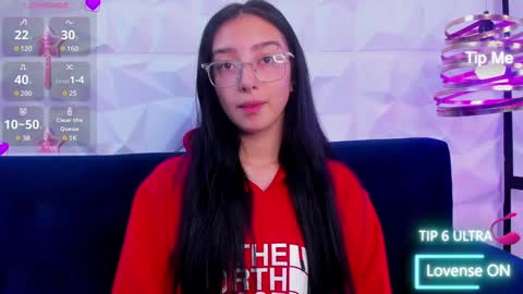 Snapshot of alys_molly chatting on 4, 1, 2025 sopie online show from 4, 1, 2025