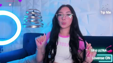 Snapshot of alys_molly chatting on 11, 1, 2025 sopie online show from 11, 1, 2025