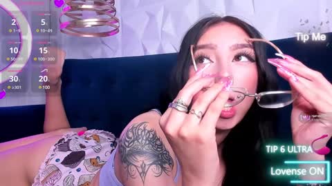 Snapshot of alys_molly chatting on 18, 1, 2025 sopie online show from 18, 1, 2025