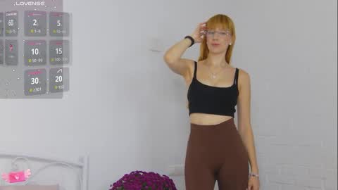 Snapshot of alyxkinski chatting on 8, 11, 2025 Alyx online show from 8, 11, 2025