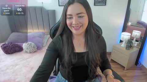 Hi Im AmaiaHelp me reach 100 likes online show from 14, 11, 2025