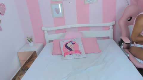 Snapshot of amaia_monroe chatting on 5, 12, 2025 amaia_monroe online show from 5, 12, 2025