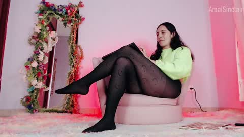 Snapshot of amaisinclair chatting on 2, 2, 2025 Amai Sinclair online show from 2, 2, 2025