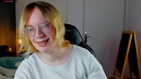 Snapshot of amanda_butlerr chatting on 19, 11, 2025 Hi im Amanda online show from 19, 11, 2025