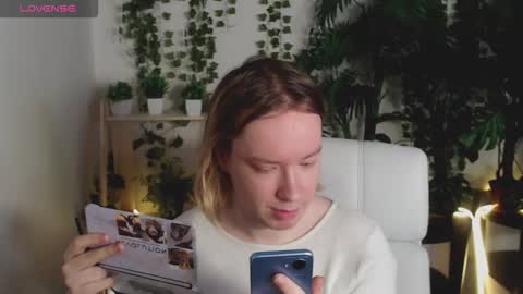 Snapshot of amanda_butlerr chatting on 14, 12, 2025 Hi im Amanda online show from 14, 12, 2025