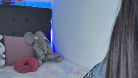 Snapshot of amandabrooks_18 chatting on 9, 3, 2025 Amanda online show from 9, 3, 2025