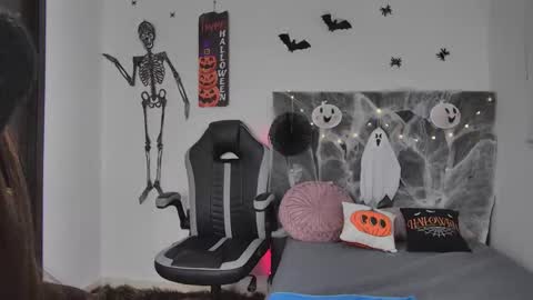 Snapshot of amandabrooks_18 chatting on 7, 10, 2025 Amanda online show from 7, 10, 2025