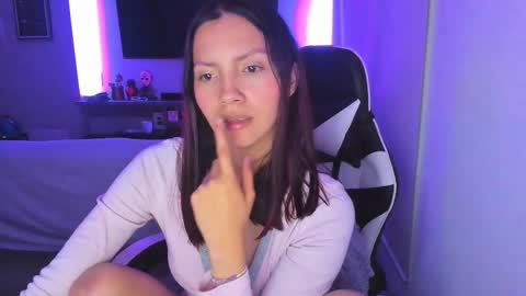 Snapshot of amara_22_ chatting on 9, 9, 2025 Liz online show from 9, 9, 2025