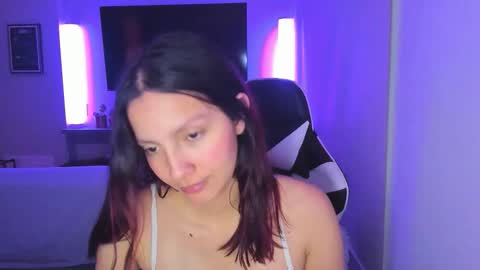 Snapshot of amara_22_ chatting on 12, 9, 2025 Liz online show from 12, 9, 2025