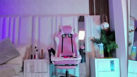 Snapshot of amara_lunee chatting on 4, 6, 2026 AMARA online show from 4, 6, 2026