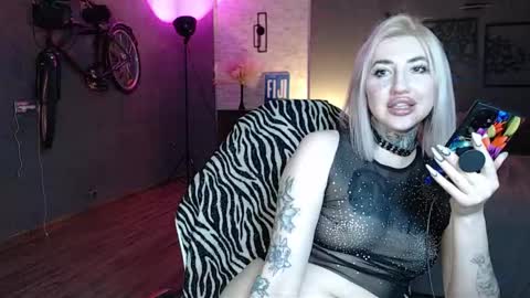 Snapshot of amayamalina chatting on 9, 11, 2025 Malina online show from 9, 11, 2025