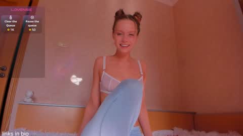 Snapshot of amazing_roxana chatting on 11, 10, 2025 Roxy online show from 11, 10, 2025