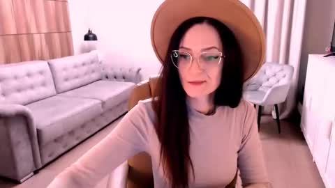 Snapshot of amazingeyes89 chatting on 28, 11, 2025 Izza online show from 28, 11, 2025