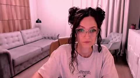 Snapshot of amazingeyes89 chatting on 16, 6, 2026 Izza online show from 16, 6, 2026