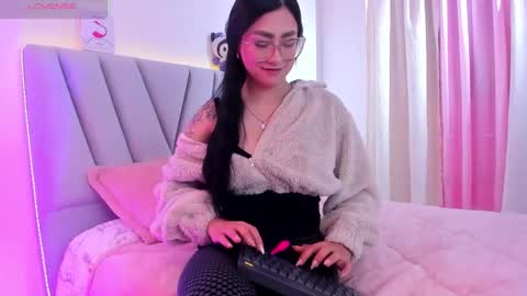 Snapshot of ambaar5 chatting on 12, 11, 2025 Sara online show from 12, 11, 2025