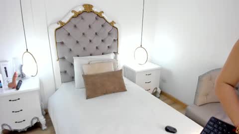 Snapshot of ambar_adamss chatting on 4, 3, 2025 Sara online show from 4, 3, 2025