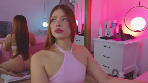 Snapshot of ambar_adamss chatting on 3, 11, 2025 Sara online show from 3, 11, 2025