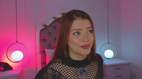 Snapshot of ambar_adamss chatting on 17, 11, 2025 Sara online show from 17, 11, 2025