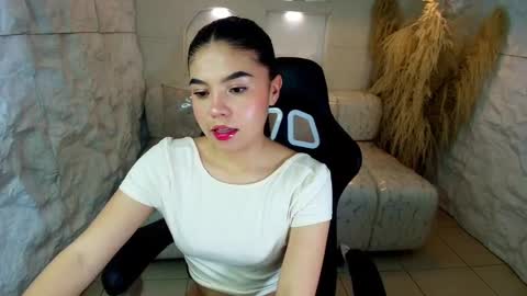 Snapshot of ambarina_r chatting on 5, 10, 2025 Ambarina online show from 5, 10, 2025