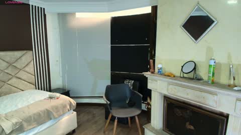 Ambar Ross online show from 16, 1, 2025