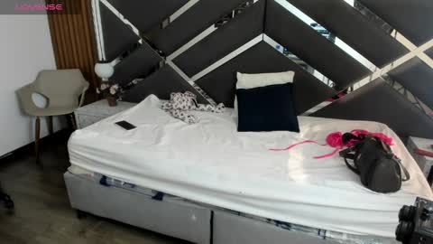 Ambar Ross online show from 4, 4, 2026