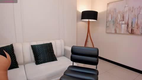 Snapshot of ambarowens chatting on 4, 12, 2025 ambarowens online show from 4, 12, 2025