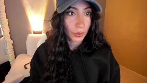 amber_curly online show from 1, 3, 2025