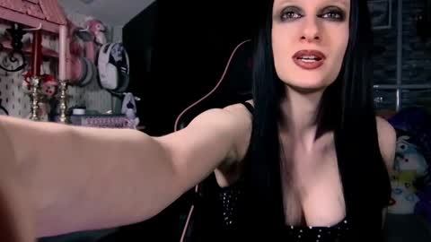 DEMONESS AMBER 666 online show from 4, 4, 2026