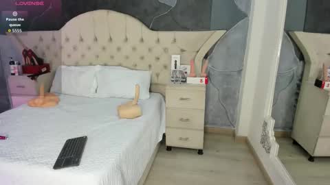 Snapshot of amberrgrey_ chatting on 22, 9, 2025 Amber Grey online show from 22, 9, 2025