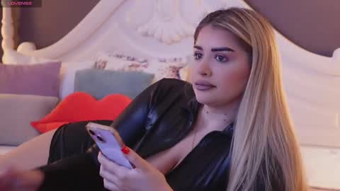 Amberseyes online show from 15, 2, 2025