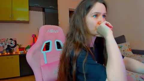 Snapshot of ameli_moon chatting on 13, 7, 2026 Eileen online show from 13, 7, 2026