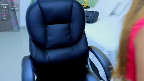 Snapshot of amelia_chillvibes chatting on 13, 10, 2025 AMELIA online show from 13, 10, 2025