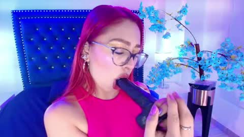 Snapshot of amelie_adamsx chatting on 24, 4, 2026 Amelie online show from 24, 4, 2026