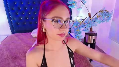 Snapshot of amelie_adamsx chatting on 30, 4, 2026 Amelie online show from 30, 4, 2026