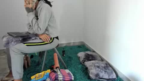 Snapshot of amelie_hills chatting on 12, 10, 2025 AMELIE online show from 12, 10, 2025
