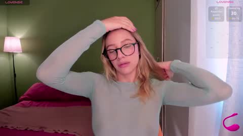 Amelie Graham online show from 5, 3, 2025