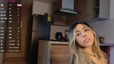 Snapshot of amelietarson chatting on 22, 11, 2025 Victoria online show from 22, 11, 2025