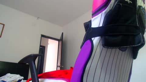 Snapshot of american_challenges chatting on 7, 2, 2025 miguel online show from 7, 2, 2025