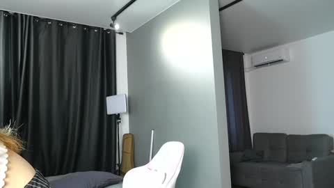 Snapshot of amilia4u chatting on 28, 10, 2025 A online show from 28, 10, 2025