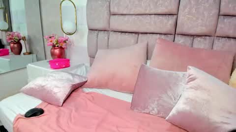 Snapshot of amina_westt chatting on 12, 9, 2025 Amina online show from 12, 9, 2025