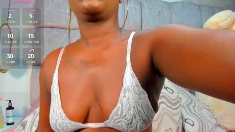 Snapshot of amina_westt chatting on 24, 11, 2025 Amina online show from 24, 11, 2025