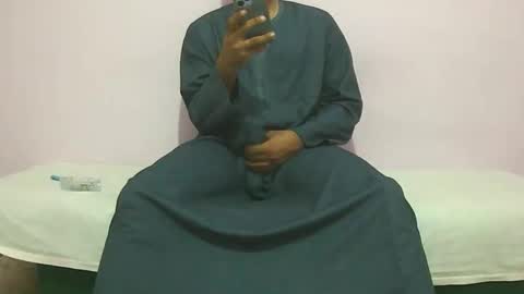 Snapshot of amir_elaraby chatting on 5, 10, 2025 Amir online show from 5, 10, 2025