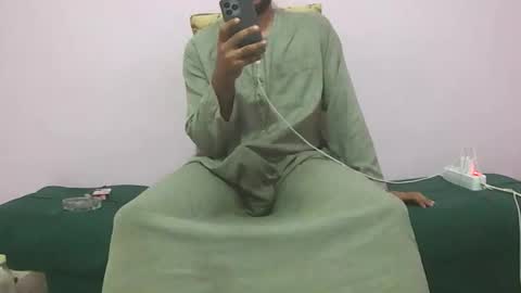 Snapshot of amir_elaraby chatting on 3, 11, 2025 Amir online show from 3, 11, 2025