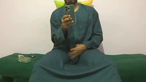 Snapshot of amir_elaraby chatting on 21, 11, 2025 Amir online show from 21, 11, 2025