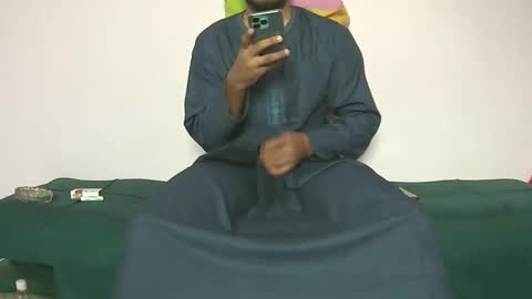 Snapshot of amir_elaraby chatting on 24, 11, 2025 Amir online show from 24, 11, 2025